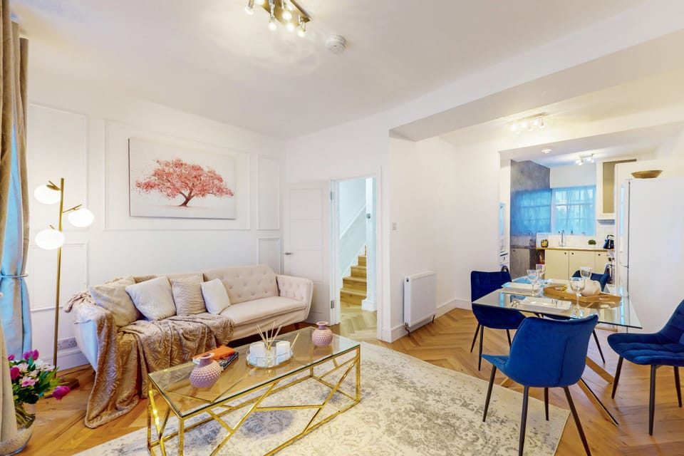Living Room / Lounge