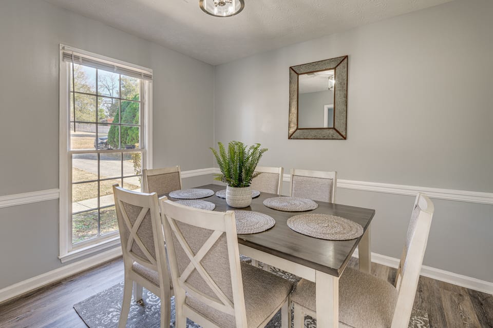 Dining Area | Dishware/Flatware