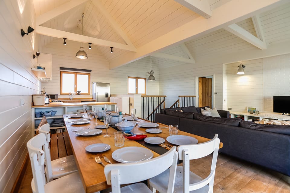 Open plan living/kitchen/dining