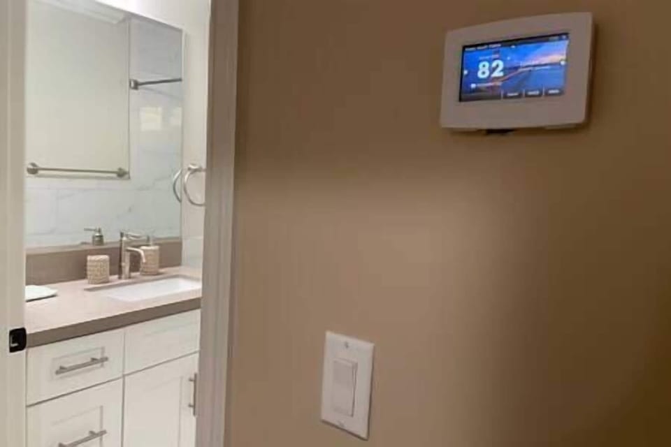 Thermostat for central air and heater