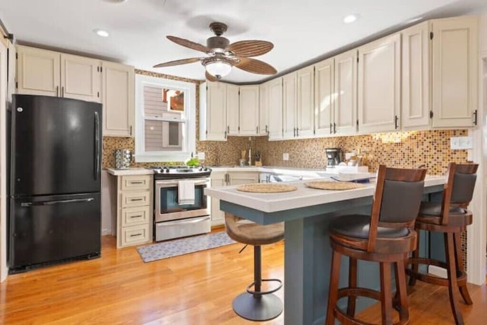 Kitchen island 