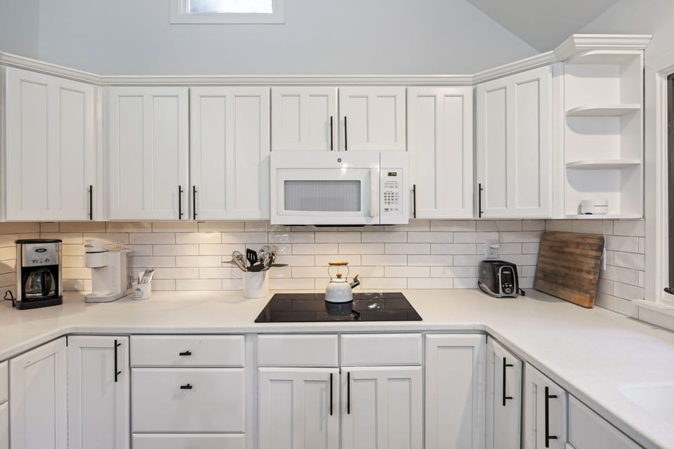 Fully-equipped and updated kitchen
