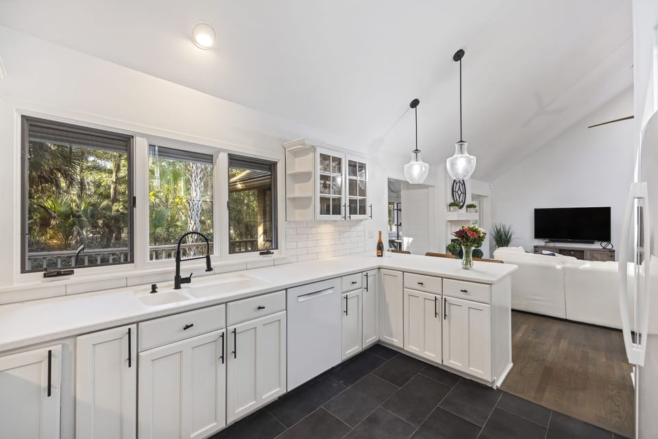 Fully-equipped and updated kitchen