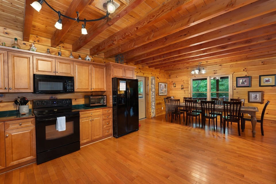 Spacious kitchen with dishwasher and 2 types of coffeemakers (standard Drip-style & Keurig)