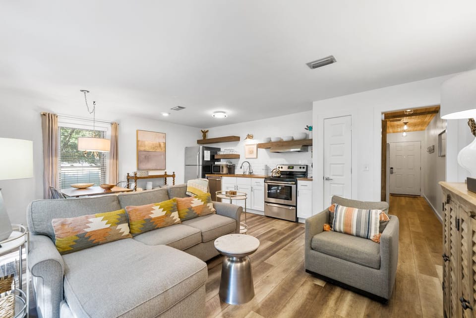 Little Beach Chickee | Living, Dinning & Kitchen Area