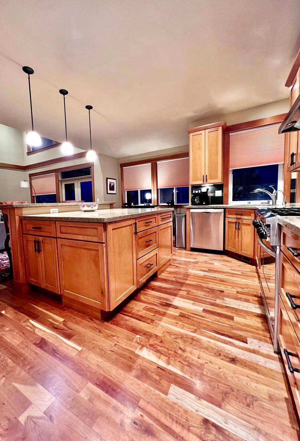 Large, beautiful kitchen area with lots of cabinets and counter space. 
