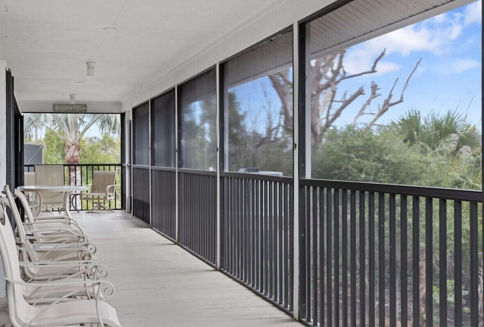 Second screened lanai with seating
