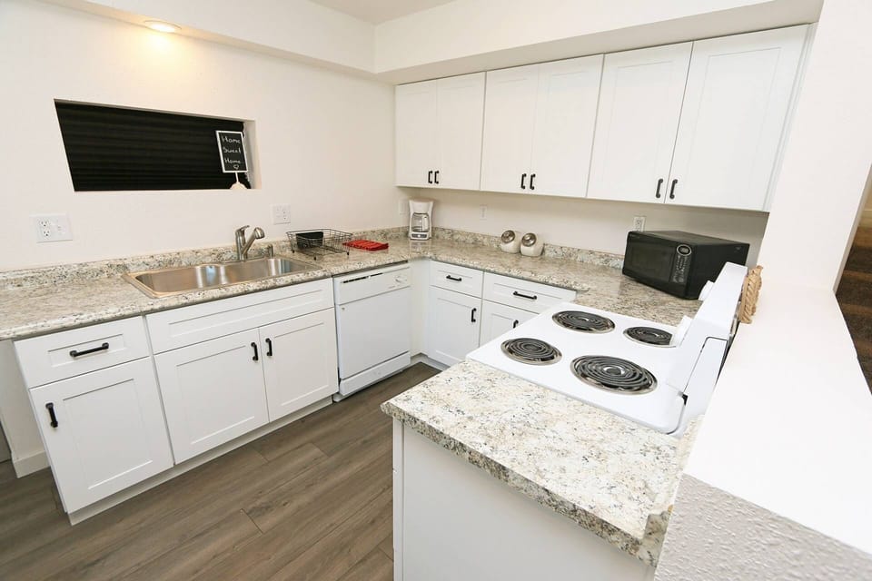 This kitchen is 'itchen for your cookin'