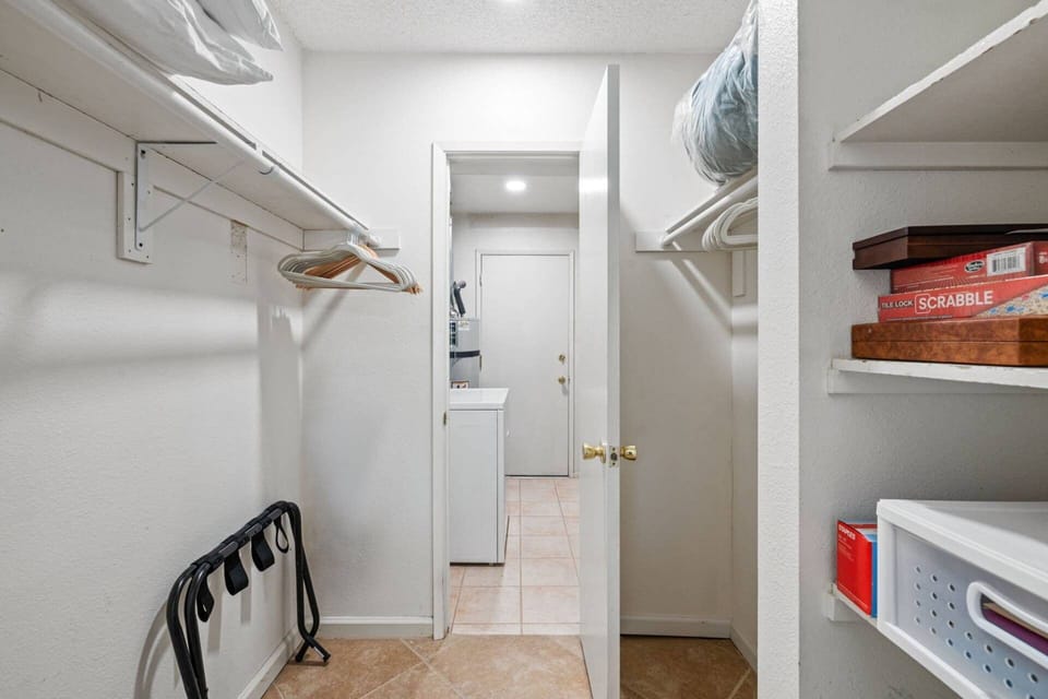 Walk-in Closet