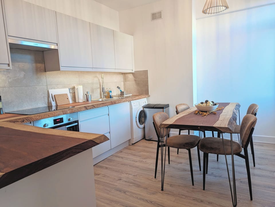 Kitchen / Dining Room (2)