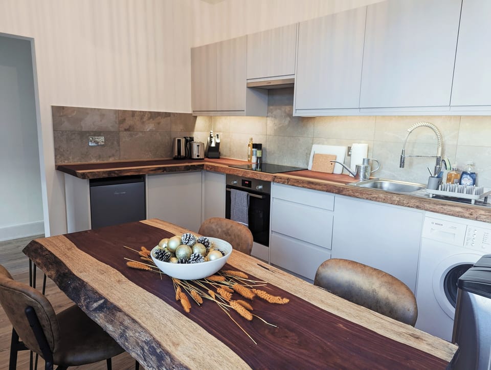 Kitchen / Dining Room (1)