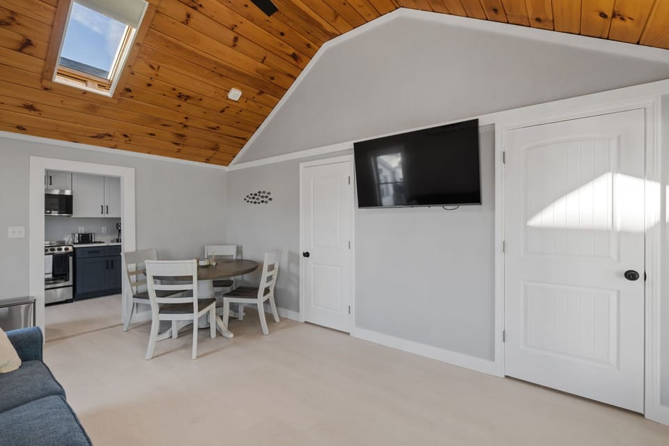 Open living room with vaulted ceilings.