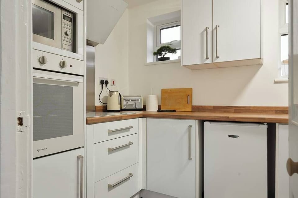 Modern and functional kitchen area, designed for preparing delicious meals and making cooking a pleasure.