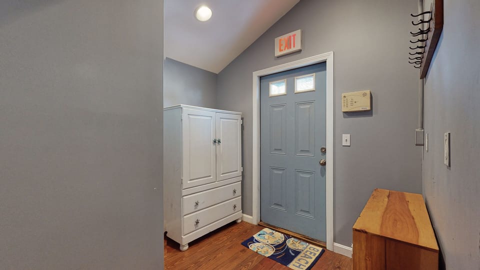 Entrance into home | Storage and coat hooks