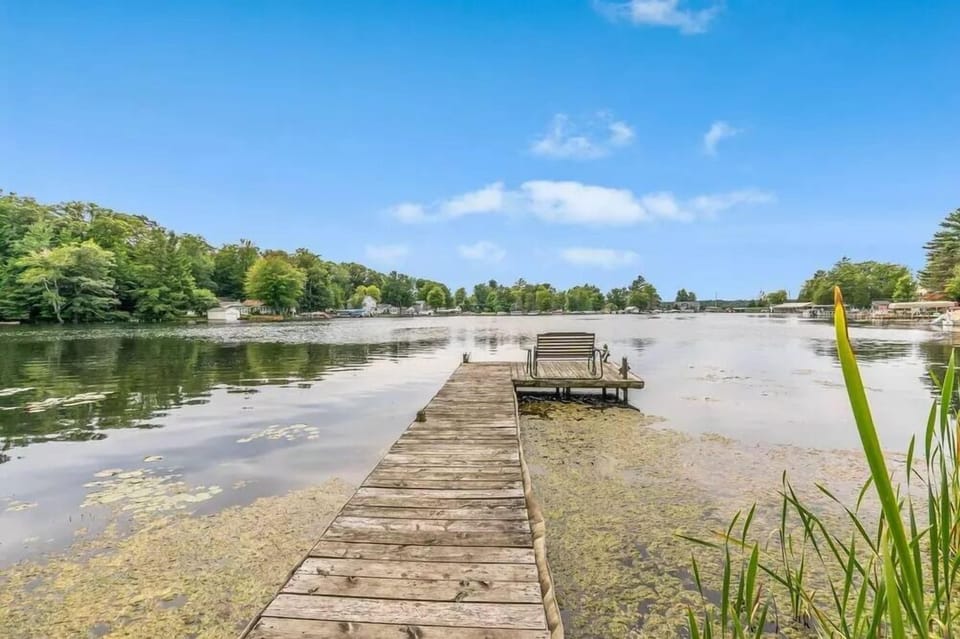 Dock - Dock on the bayou with direct access to Hamlin Lake