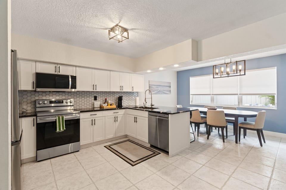 Beautiful open layout for meal preparation and dining! 