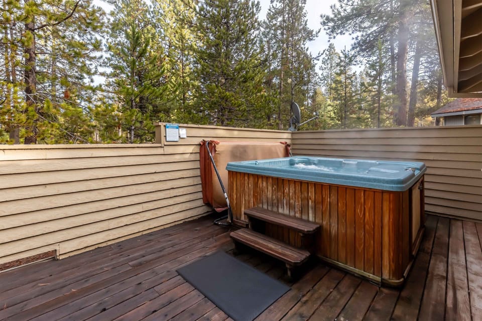 Rear Deck/Hot Tub
