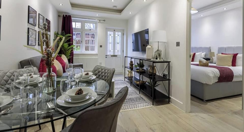 DINING AREA CAN SIT UP TO 4 GUESTS