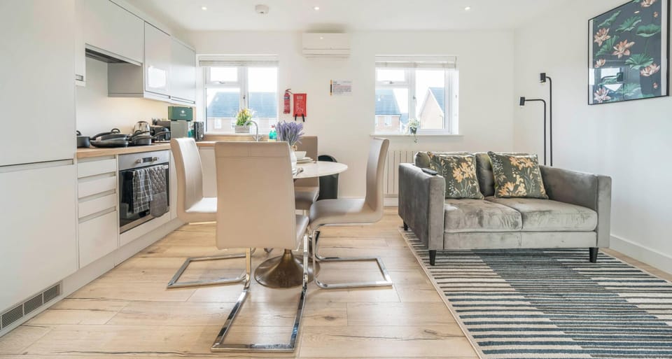 WIDE WINDOWS FOR A BREATHABLE SPACE