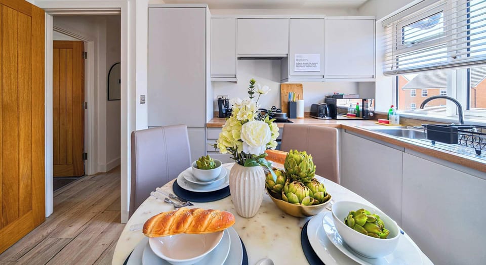 OPEN PLAN LIVING SPACE AND DINING AREA