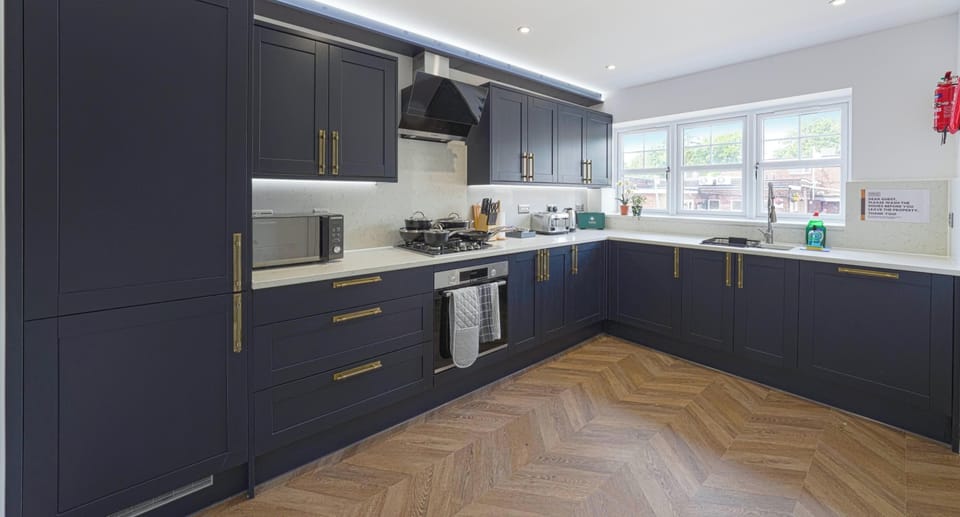 LARGE FULLY-EQUIPPED KITCHEN FOR HOME-COOKED MEALS