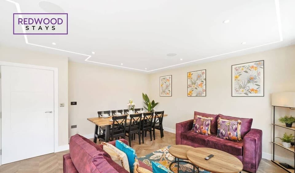 OPEN PLAN LIVING SPACE WITH DINING TABLE AND CHAIRS