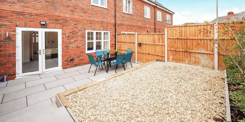 OTHER VIEW OF THE FACADE