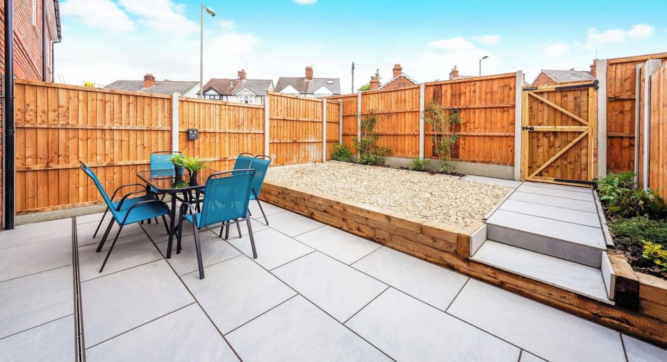 GARDEN WITH DINING TABLE AND CHAIRS