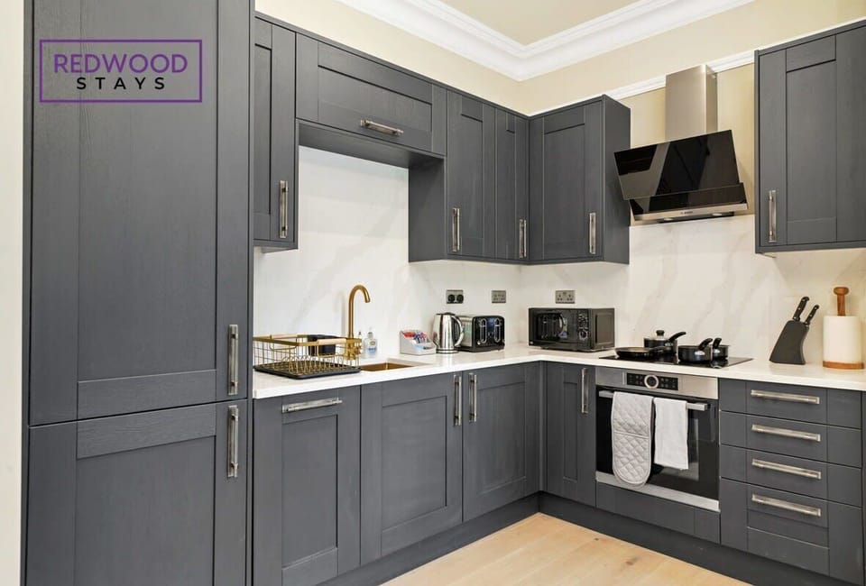 COOKING WARES AND UTENSILS READY FOR YOUR COOKING NEEDS