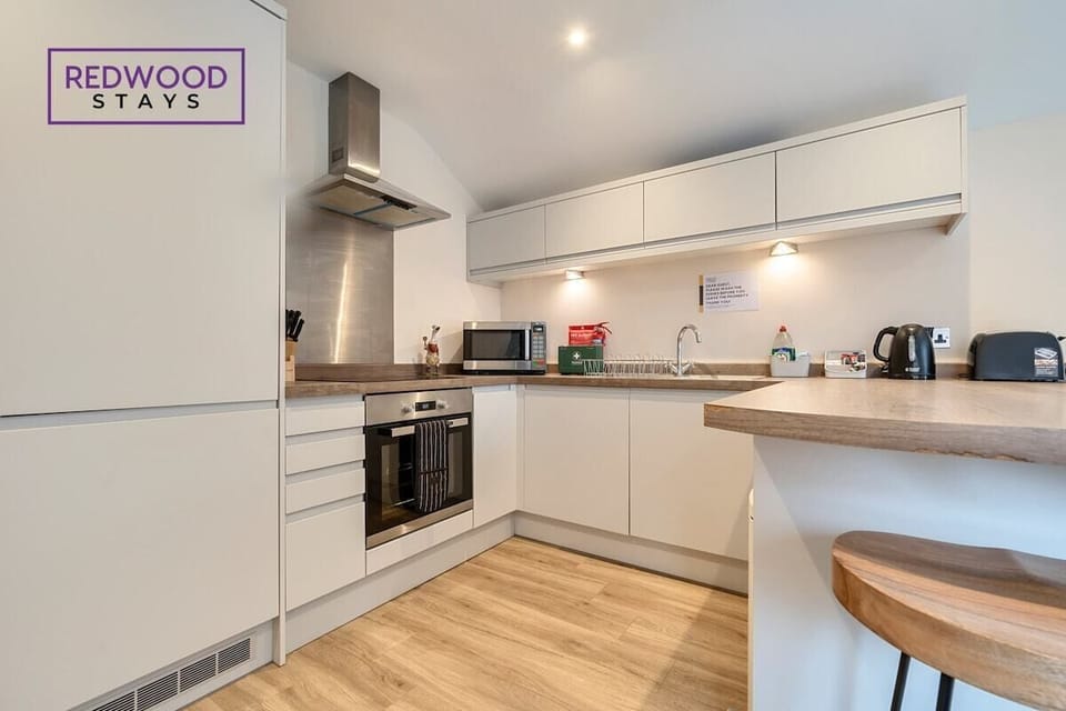 MODERN FULLY EQUIPPED KITCHEN FOR YOUR COOKING NEEDS