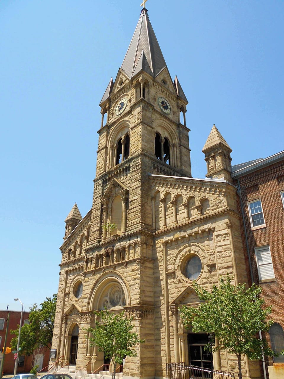 ST. MICHAEL’S CHURCH IS 4 MINUTES AWAY FROM THE APARTMENT. IT IS A HISTORIC PARISH CHURCH THAT DATES BACK TO THE 12TH CENTURY. IT IS A KEY LANDMARK IN THE TOWN AND AN IMPORTANT PART OF ITS RICH HISTORY.