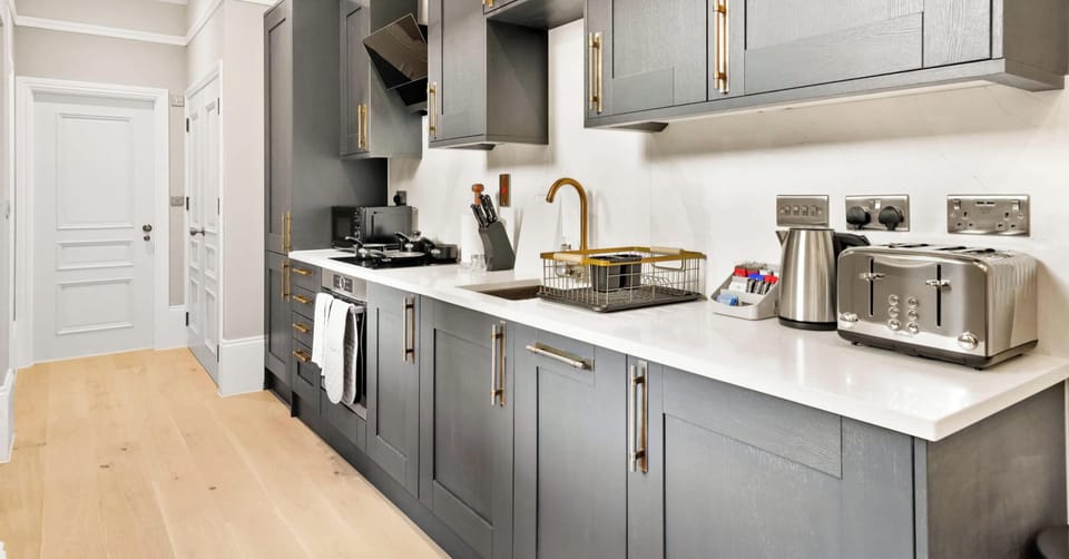 FULLY-EQUIPPED KITCHEN FOR HOME-COOKED MEALS
