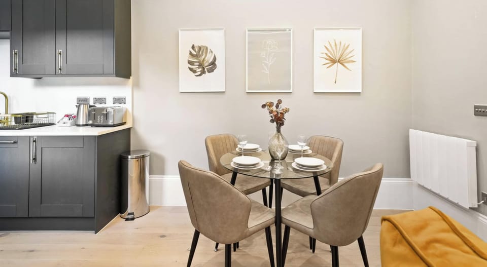 DINING TABLE CAN SIT UP UP TO 4 PEOPLE