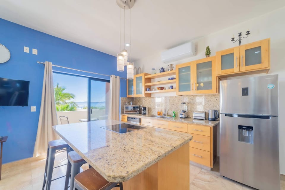 Fantastic & fully-equipped kitchen for preparing meals at home