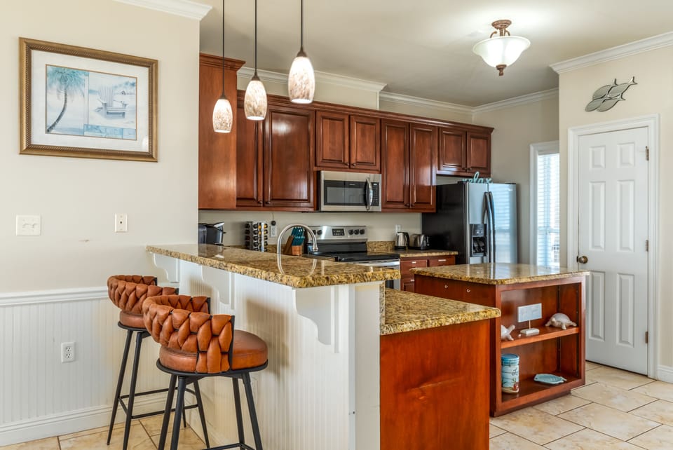 005 Just Beachy Fully Equipped Kitchen