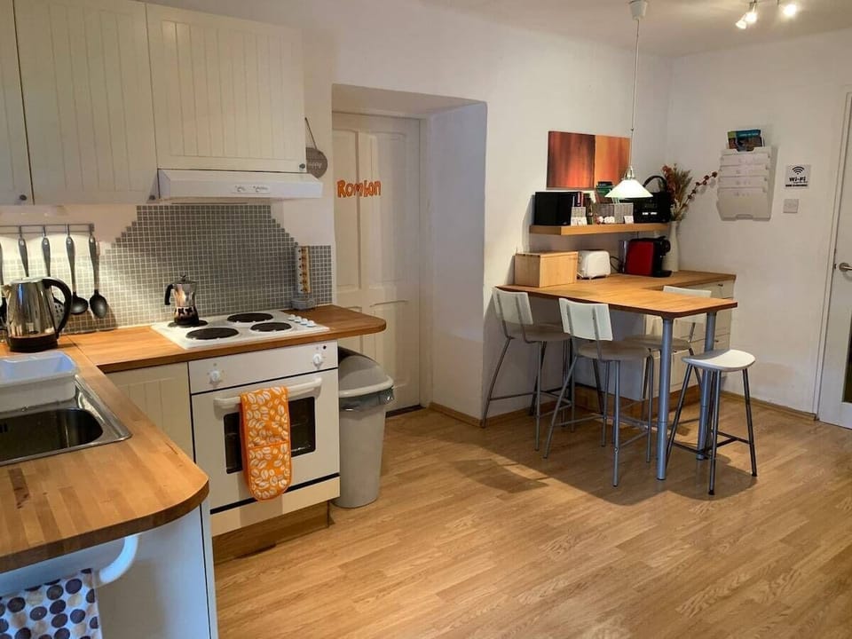 Kitchen with sitting corner