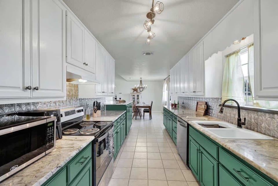 Ample space in the kitchen.