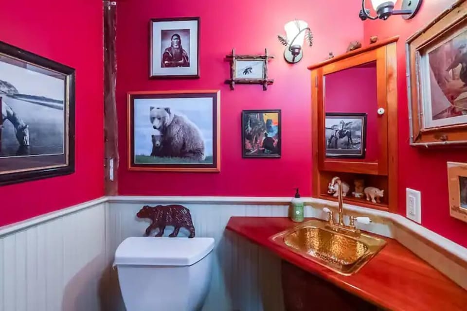 1st floor 1/2 bath