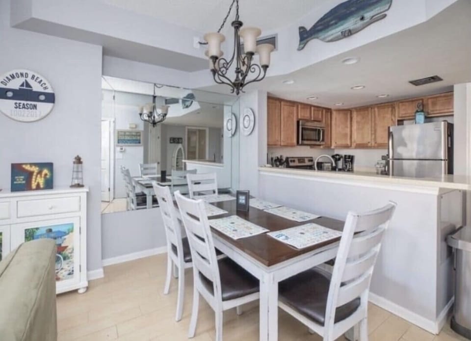 Dining area. Chair and bench seating. 