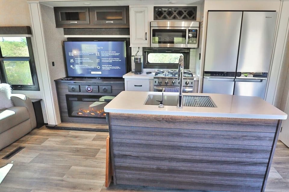 Equipped kitchen with full size refrigerator