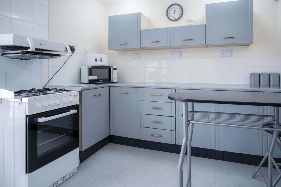 Fulke Street - 2 Bedroom Apartment - Milford Haven (21677)