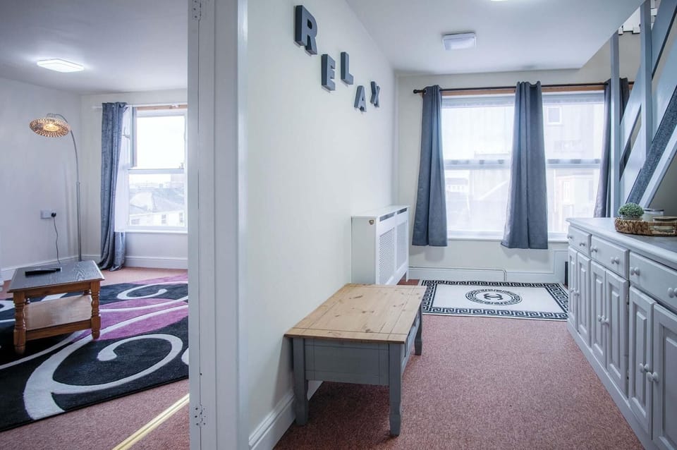 Fulke Street - 2 Bedroom Apartment - Milford Haven (21680)