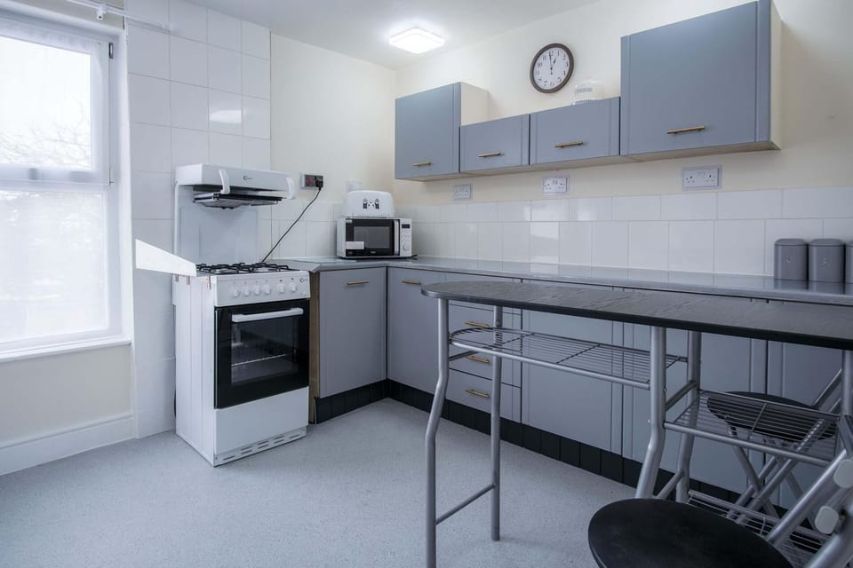 Fulke Street - 2 Bedroom Apartment - Milford Haven (21678)