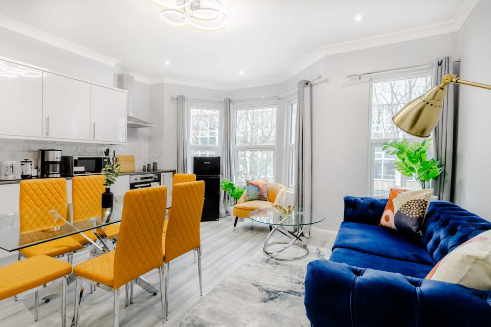 Living Room / Lounge