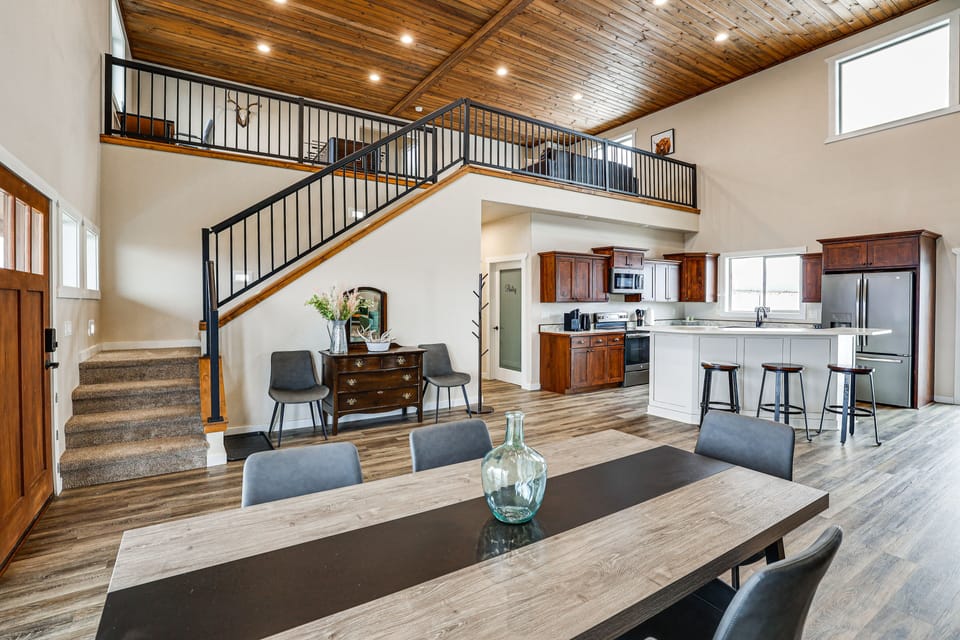 Interior | Open Floor Plan | Free WiFi