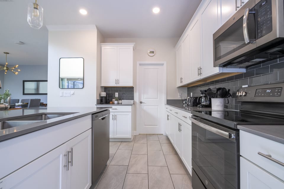 Fully equipped kitchen.