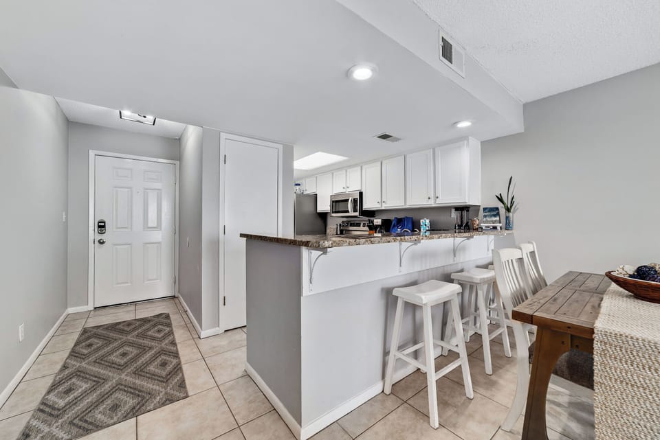 Breakfast bar and kitchen