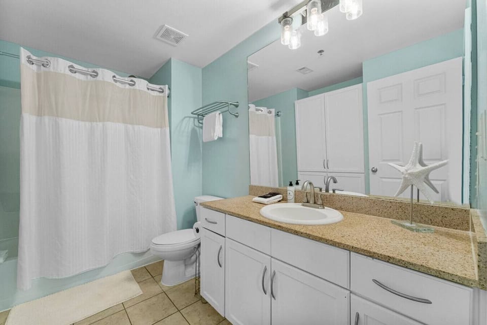 Bathroom with Tub/Shower Combo