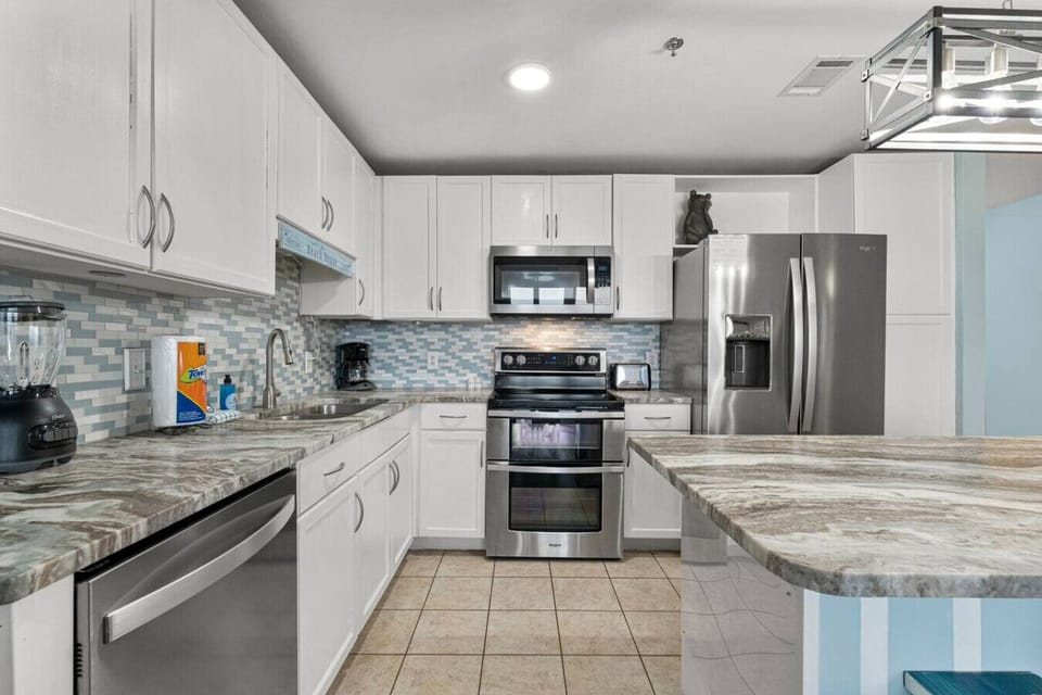 Fully Stocked Kitchen with Lake and Light Show Views and Island Bar Seating