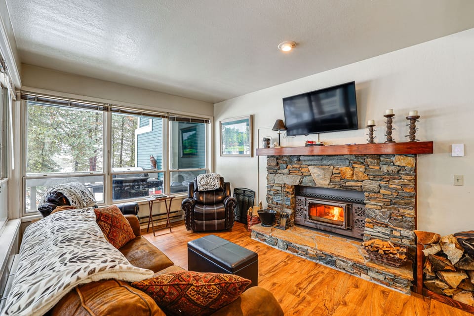 New Meadows Vacation Rental | 2BR | 3BA | 1,344 Sq Ft | Stairs Required